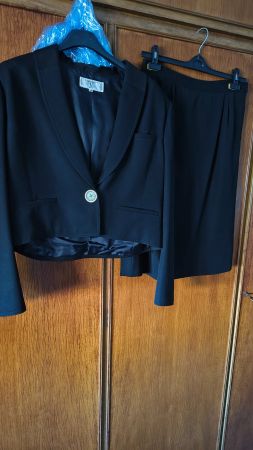 Completo giacca e gonna Valentino nero taglia 48
