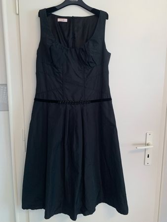Robe noire Laurel élégante T42 ceinture perles cocktail