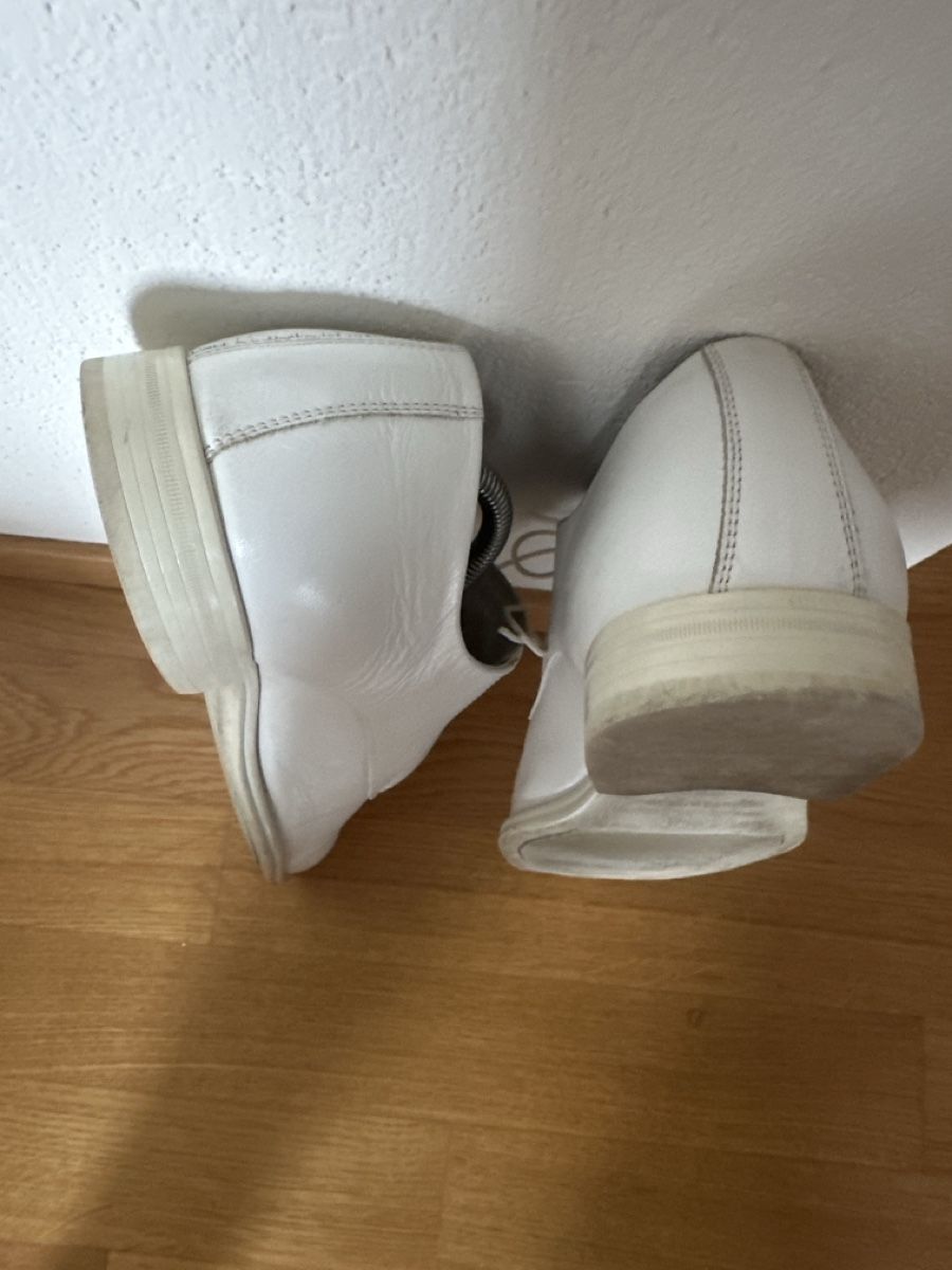 Scarpe da uomo: Rosso e Nero White Leather Shoes, Size 43 – Usato da Stäfa venduto da Marillala 2