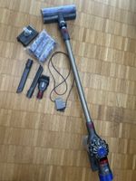 Dyson V8 Akkusauger mit Zubehör guter Zustand