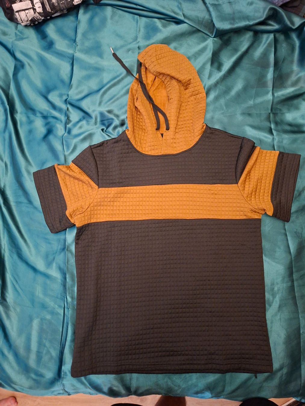 T-shirts: Kapuzenshirt Camel – Neuf (Voir description) à Uetendorf par lau_2vqn