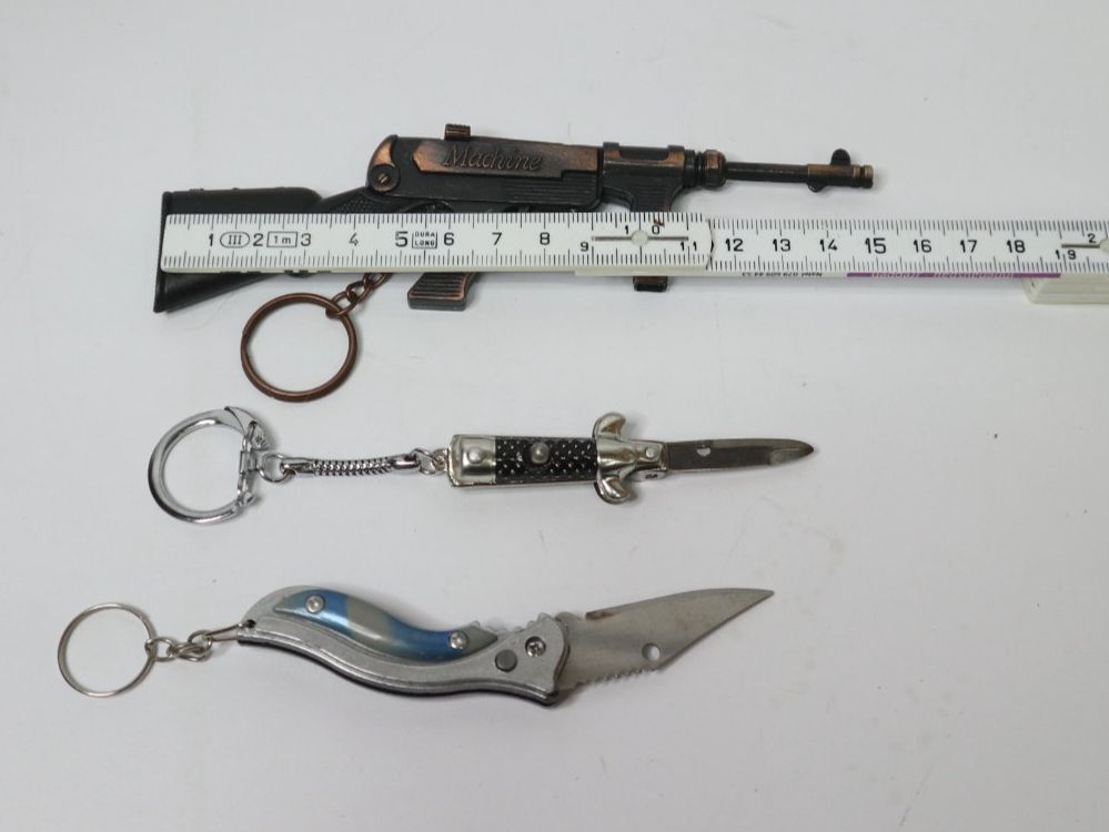 Portachiavi: 3 Stk. Schlüsselanhänger Messer/ Gewehr  80's ... – Nuovo (secondo la descrizione) da Eschenbach SG venduto da Astalavista 1