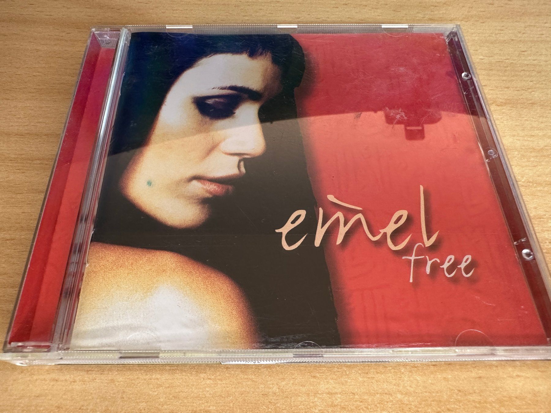 CD: Emel – Free – Usato da Rikon im Tösstal venduto da Alpenmutz