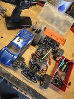 Ferngesteuertes Auto mit Zubehőr 