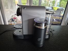 Nespresso Maschine mit Milchaufschäumer guter Zustand