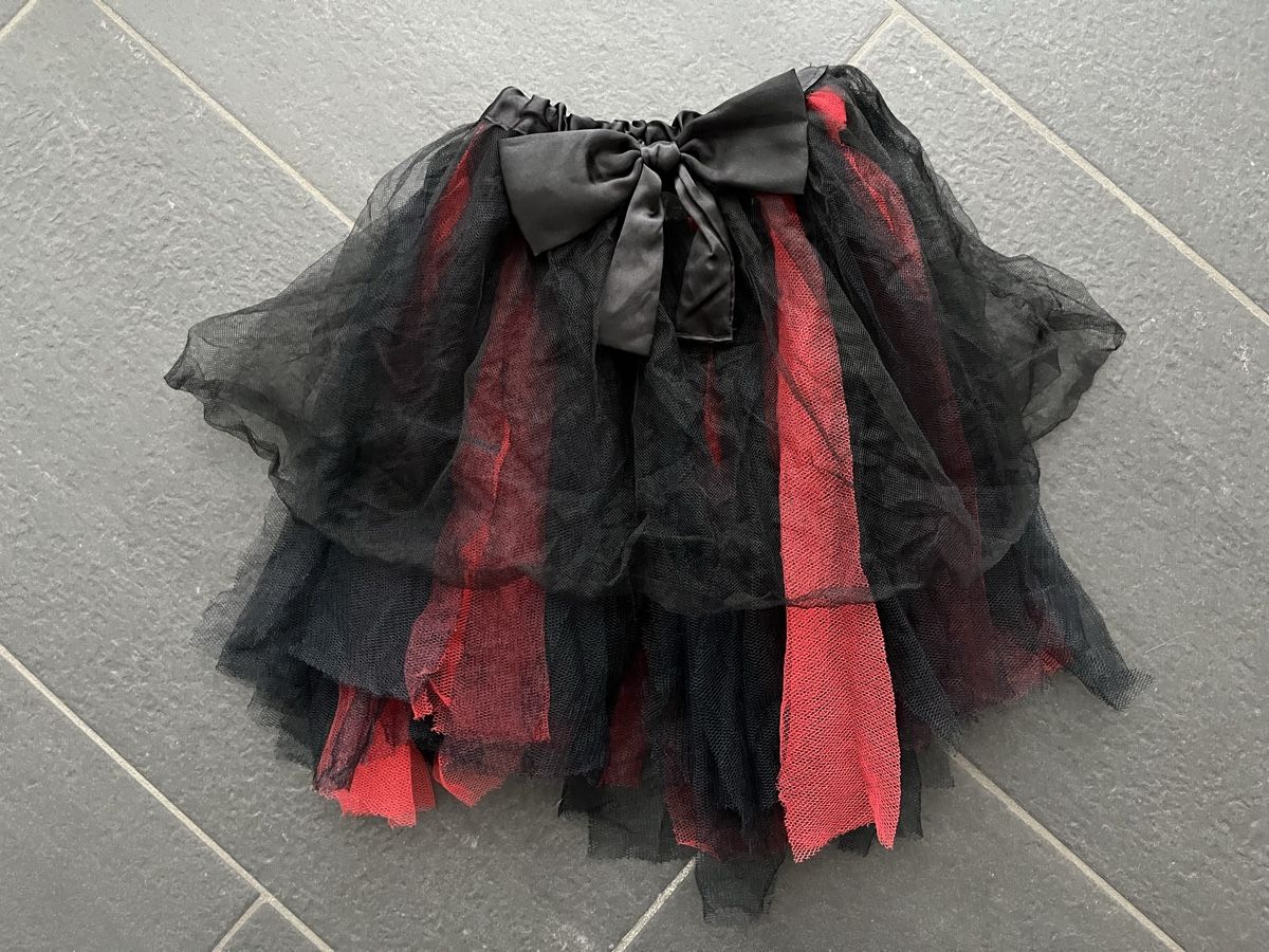 Costumi: Fasnachtskostüm Mädchen – Usato da Rottenschwil venduto da gle81