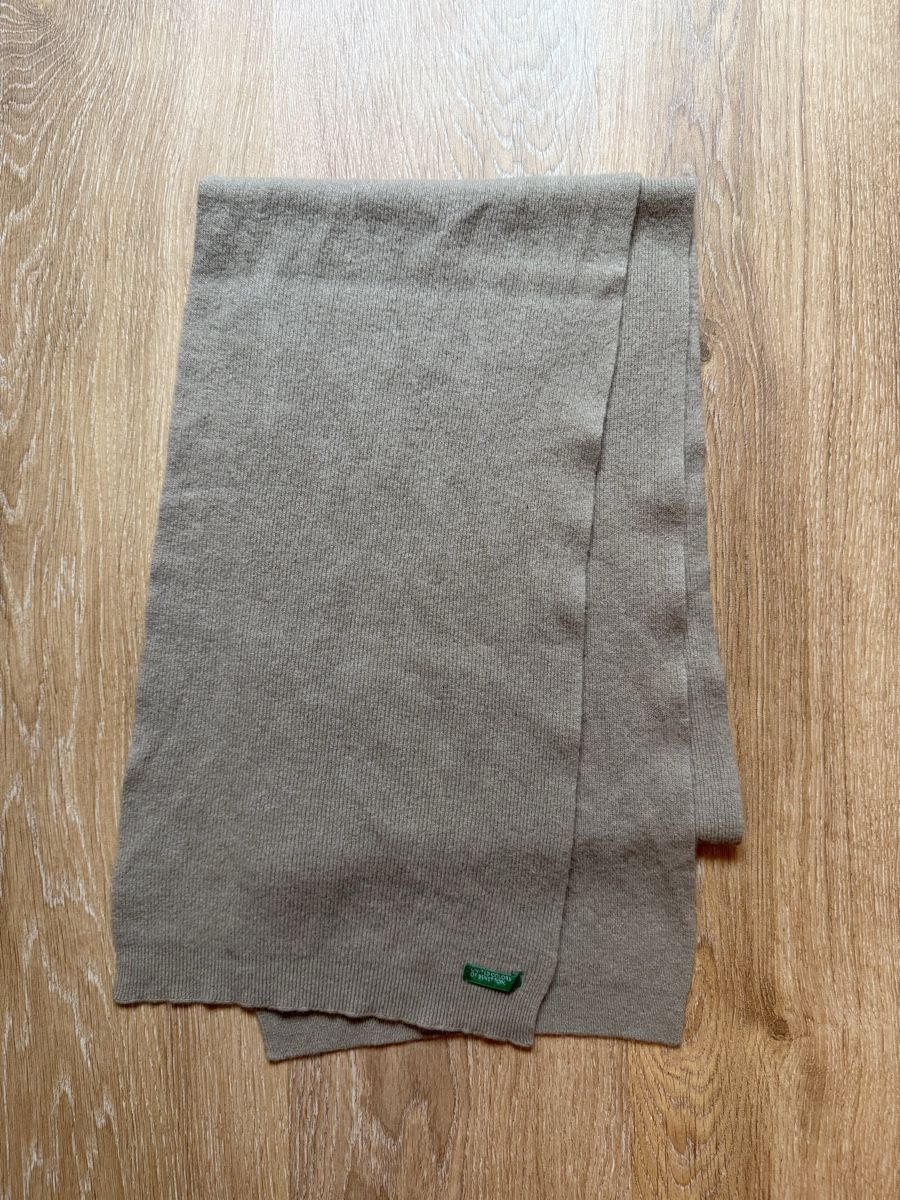 Benetton Foulards, Tücher & Schals: Écharpe beige laine Benetton – Gebraucht aus Tavannes von Thriftshop