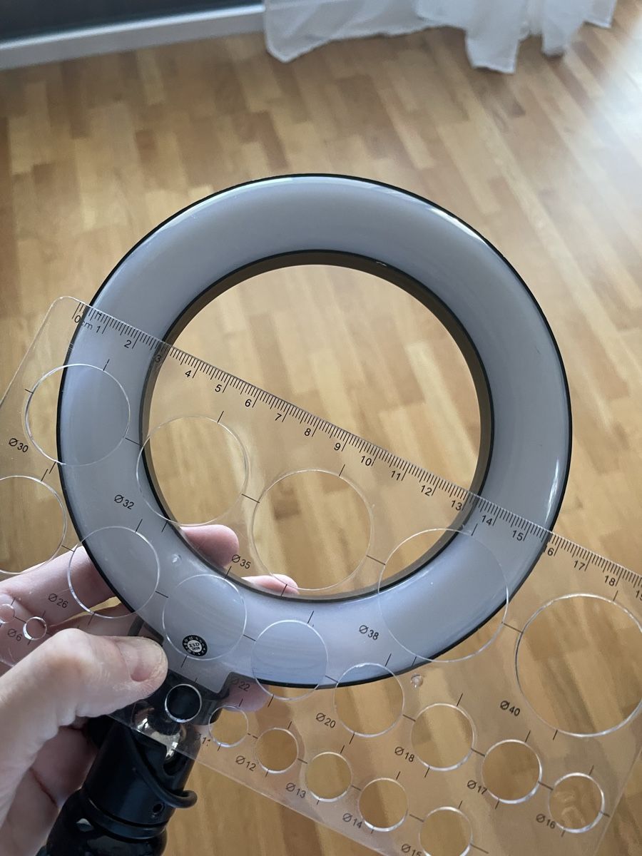Lampen: Ringlicht mit Stativ und USB-Kabel, Durchmesser 15cm – Neu (gemäss Beschreibung) aus Utzenstorf von beatrice.ch 2