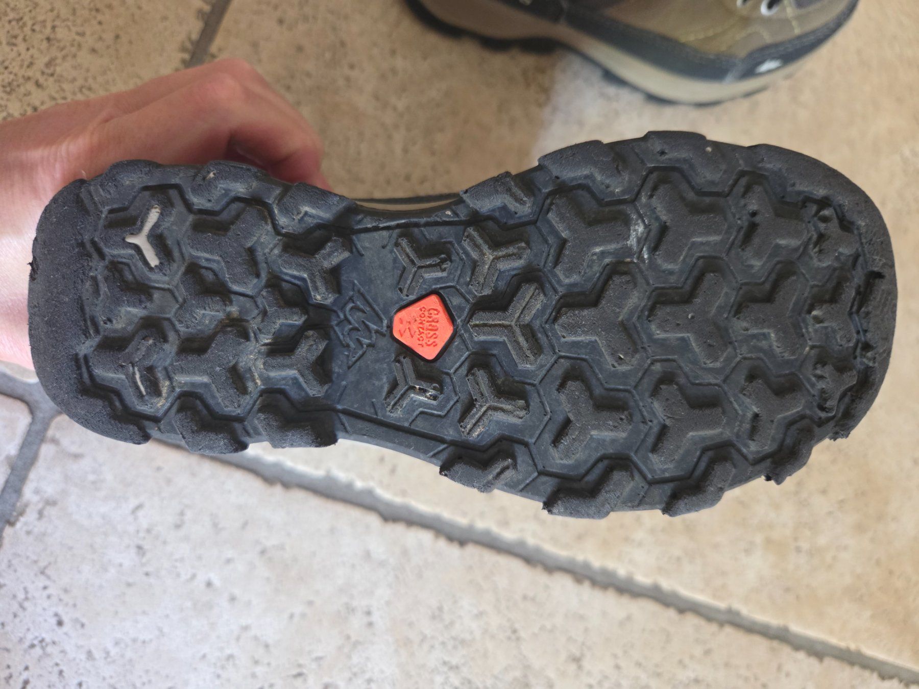 Decathlon Schuhe für Jungen: Chaussure de randonnée taille 30 – Gebraucht aus Rolle von gae_y2rp 2
