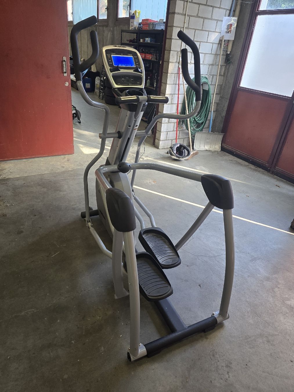 Hometrainer: Crosstrainer Stepper Heimtrainer Gebraucht – Gebraucht aus Romanshorn von car_hx67