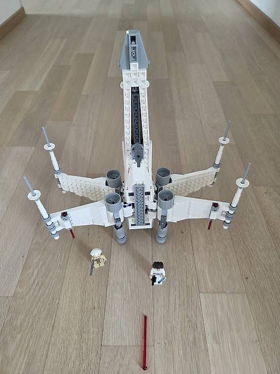 Kit di costruzioni: Lego Luke Skywalker's X-Wing Fighter – Usato da Uster venduto da laemau 3