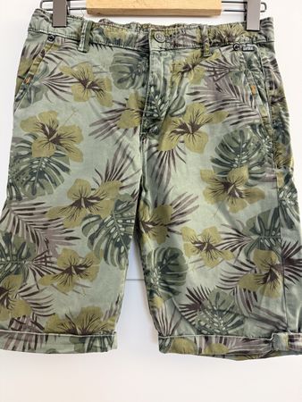 Kurze Hose Kaporal Grösse 16 geblümt Neuwertig 