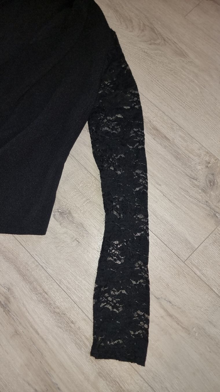 Giacche: Schwarzer Cardigan mit Spitzenärmeln Gr. M neuwertig  – Nuovo (secondo la descrizione) da Wigoltingen venduto da Zuckerfee84 1