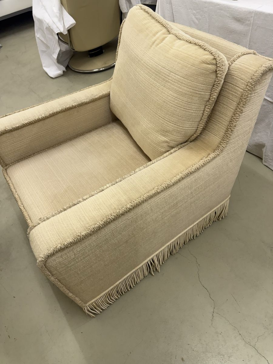 Poltrone: Sessel beige mit Fransen guter Zustand mit Rollen – Usato da Schlieren venduto da nan_7src 1