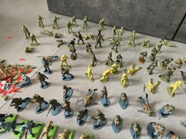 Lot de 150 figurines  – 14 made in england Deetail