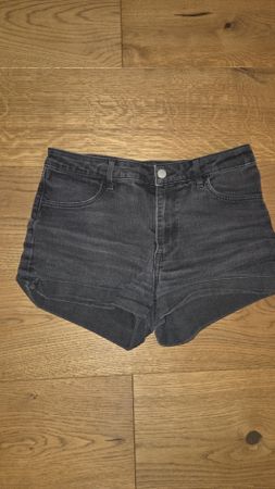 Schwarze Denim Shorts von H&M, Gr. 38 - Top Zustand!