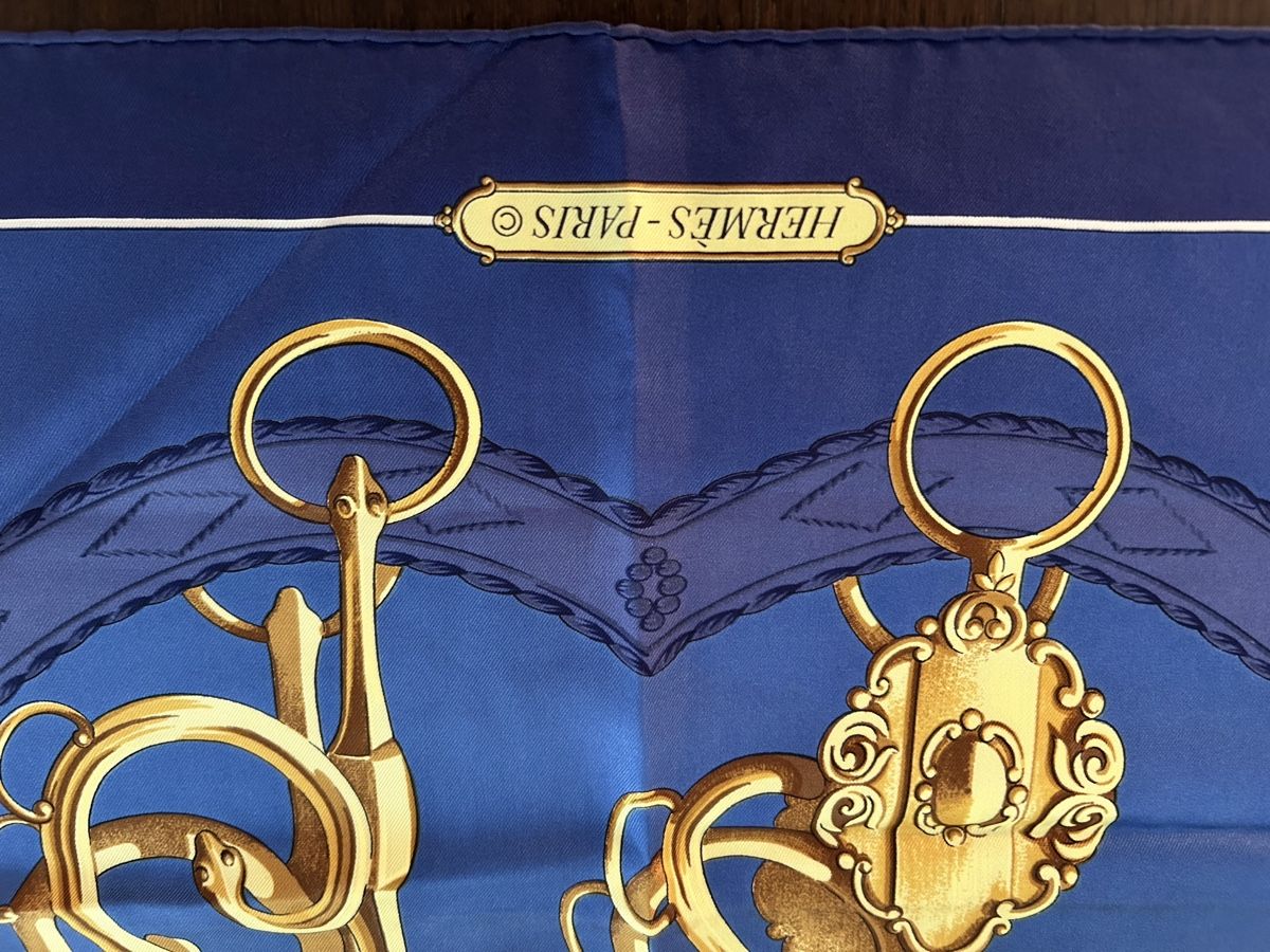 Hermès Foulards & écharpes: Carré Hermès modèle "Profil Sellier". – D'occasion à Bubendorf par Chantal4416 1