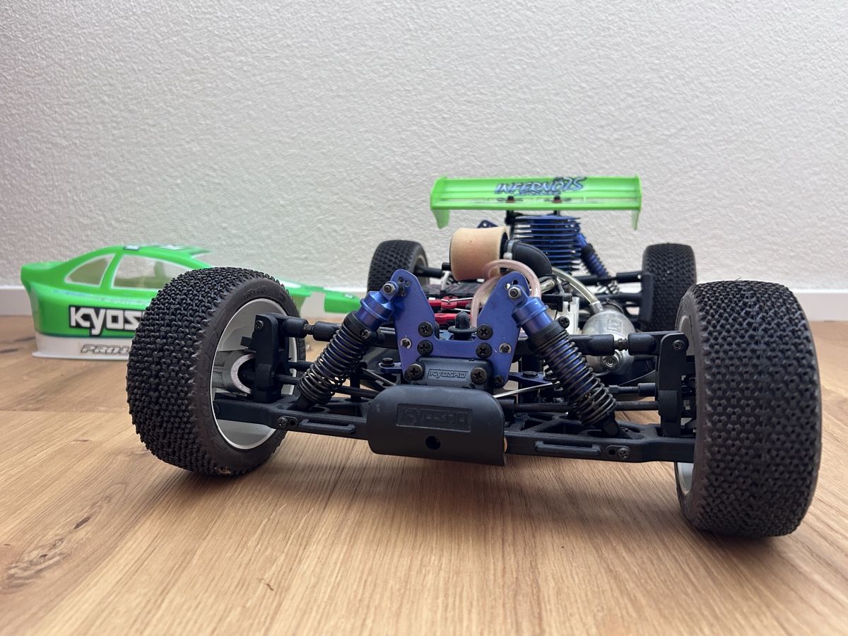 Kyosho Modellismo RC: Kyosho MP7.5 1/8 Nitro buggy – Usato da Kestenholz venduto da ask_9wxb 9