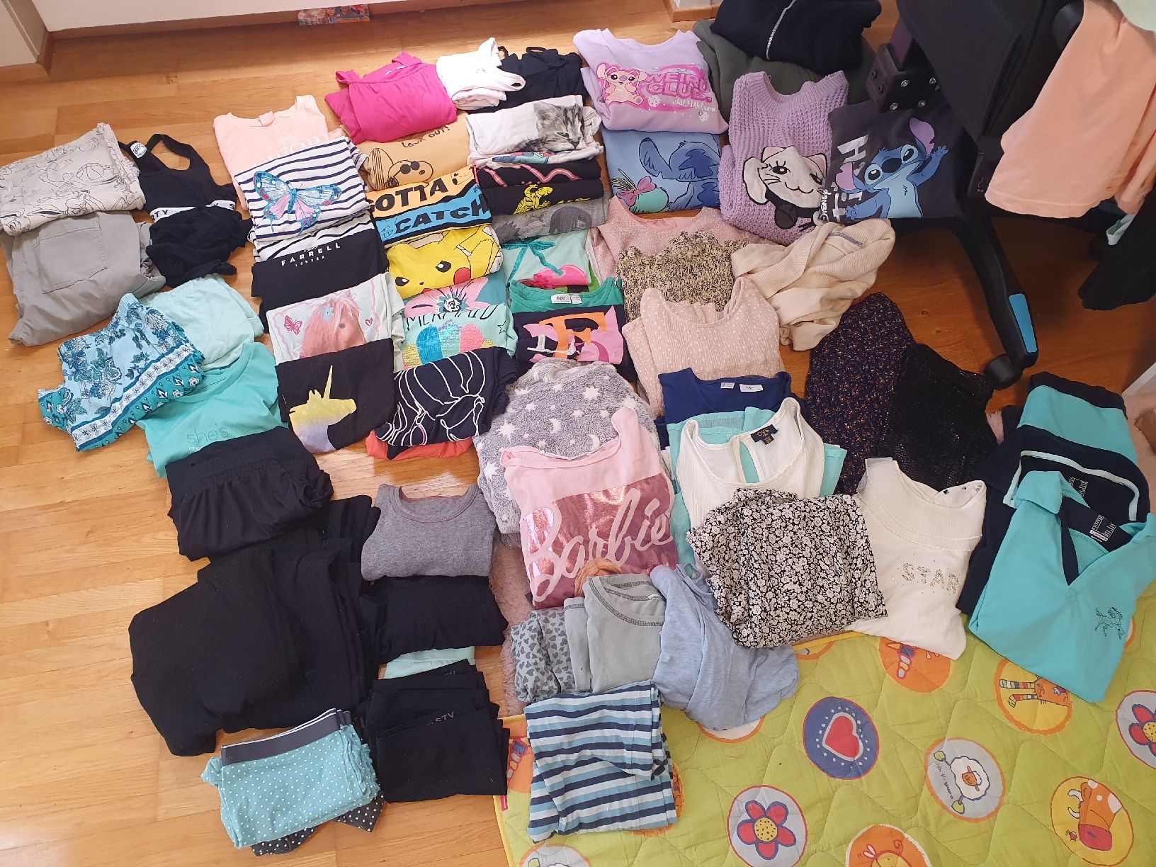 Lotti & Set di vestiti: Mädchen Kleider Grösse 152 - 170 – Usato da Wädenswil venduto da Patomania