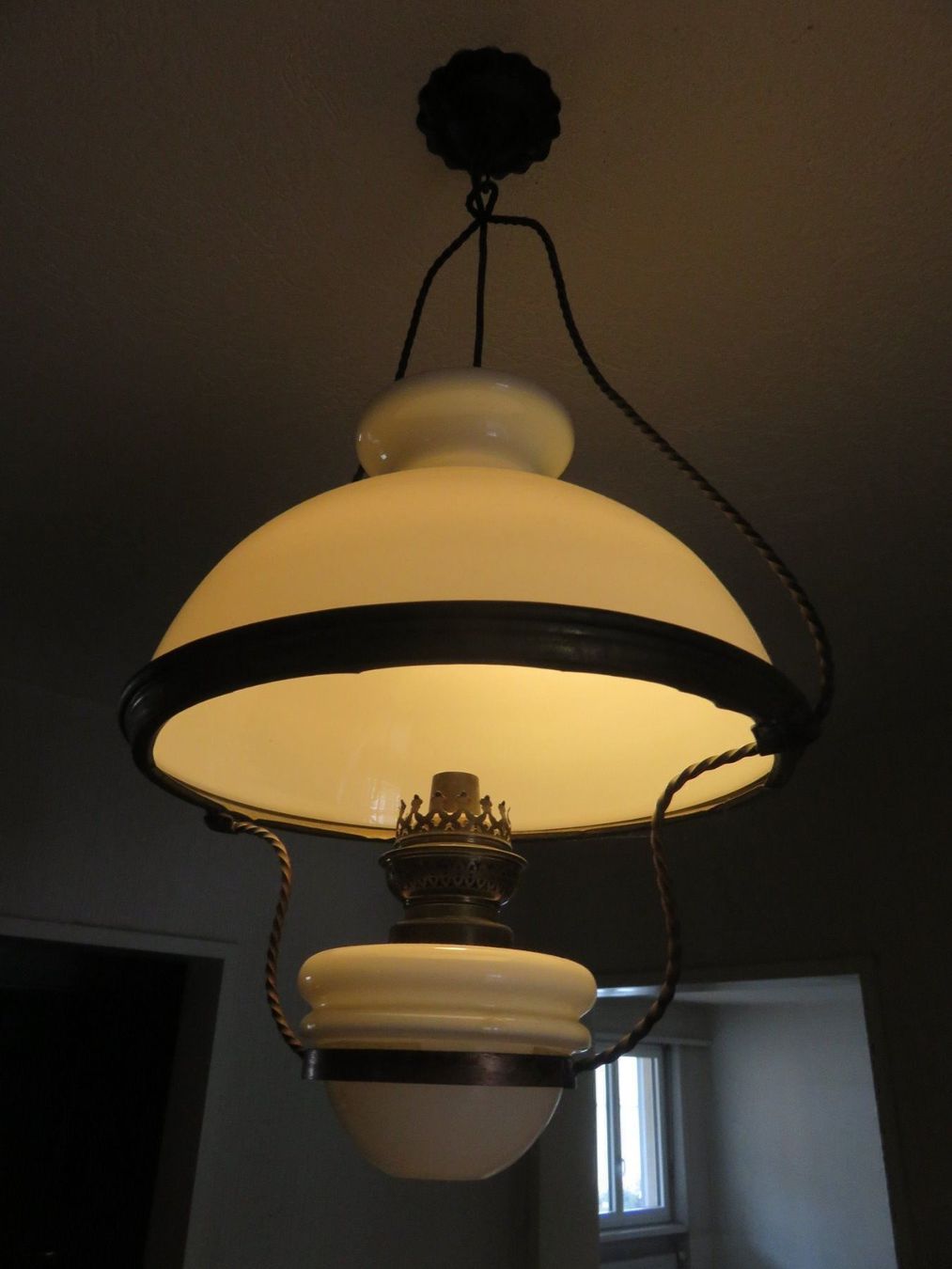 Lampadari & plafoniere: HÜBSCHE ANTIKE HÄNGELAMPE – Usato da Huttwil venduto da Kunterbuntli