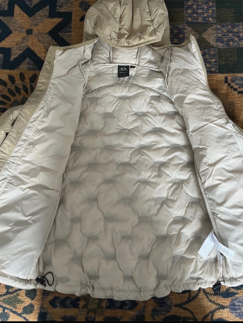 Oakley Vestes: Fashionable Oakley puffer jacket – Neuf (Voir description) à Plan-Les-Ouates par Loved_Panda_Clothing 1