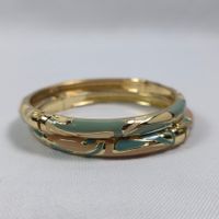 Modische Armreifen, goldfarben, neuwertig 570
