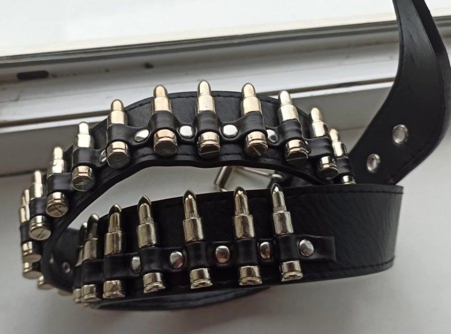 Cinture: Schwarzer Gürtel im Punk-Stil Pistolenkugel - – Nuovo e nell'imballaggio originale da Lausanne venduto da FASHION-WORLD-SHOP