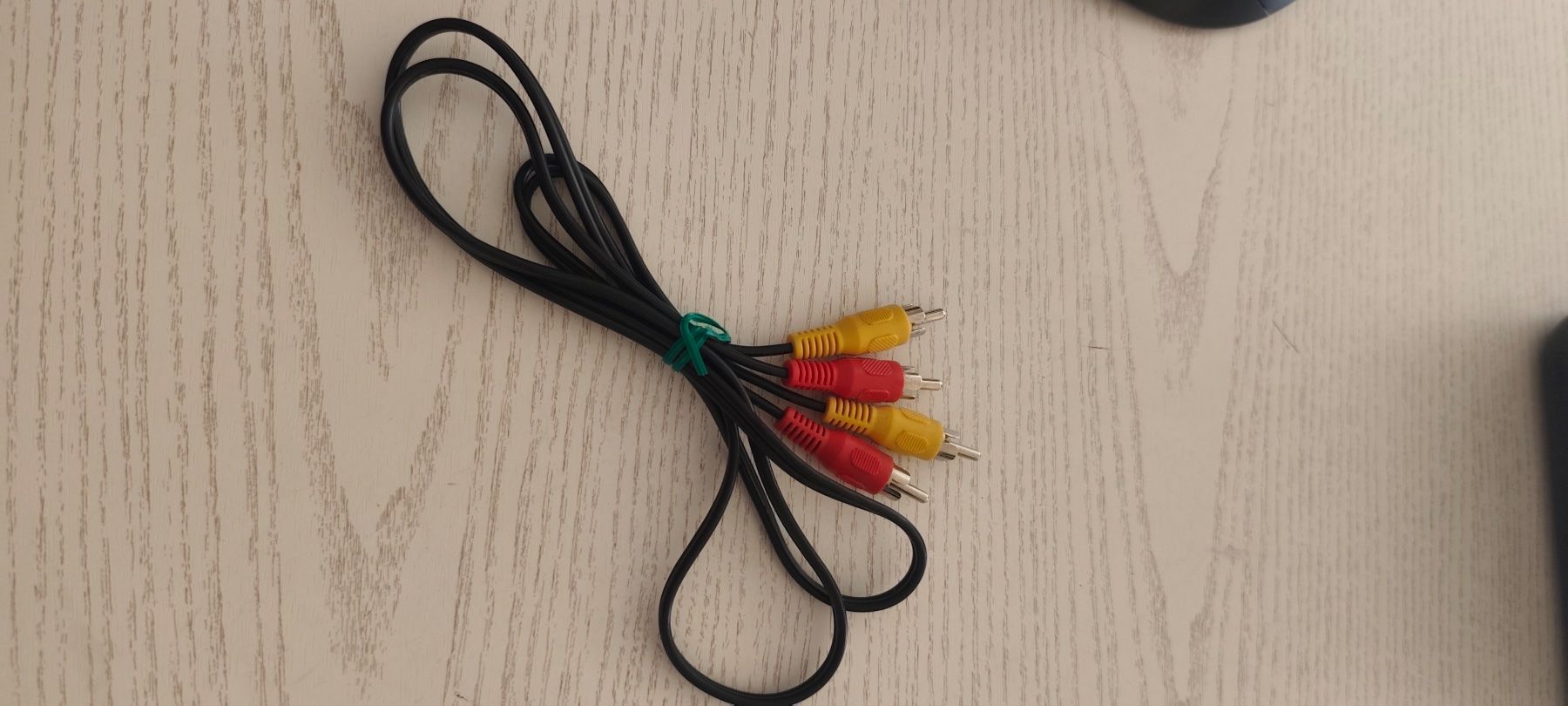 Kabel: Câble AV composite rouge jaune  RCA – Gebraucht aus Aigle von Dadavd