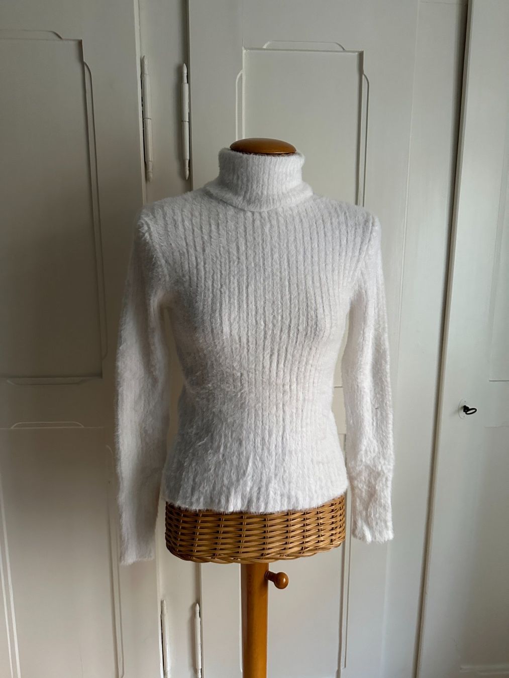 Shein Pullover & Sweatshirts: SHEIN - Rollkragen Strickpullover weiss kuschelig 34 – Gebraucht aus Zürich von Diazaio