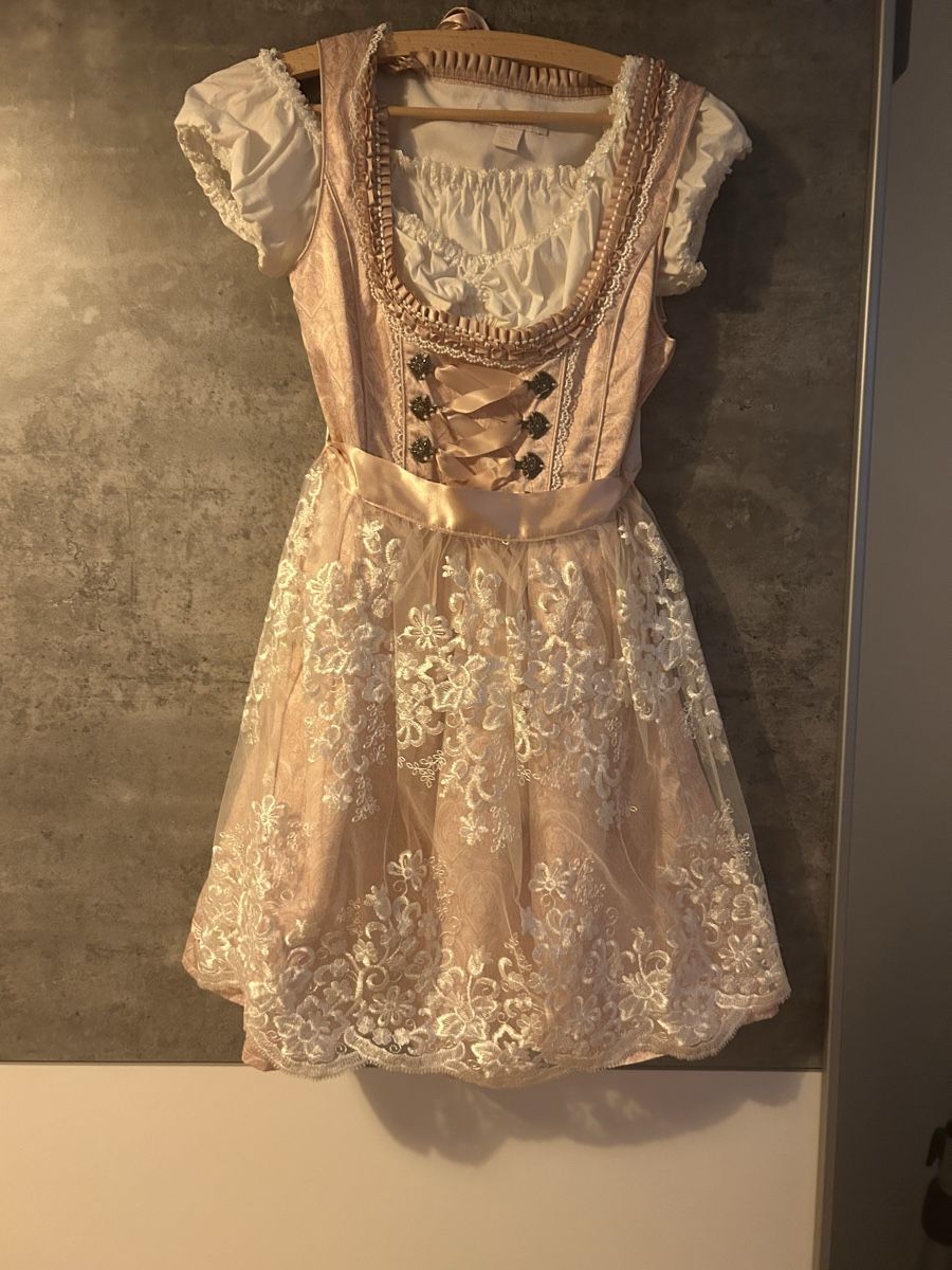 Kleider: Dirndl Kleid hellrosa mit weisser Spitze Grösse S – Gebraucht aus Wahlen b. Laufen von manuleiin.c