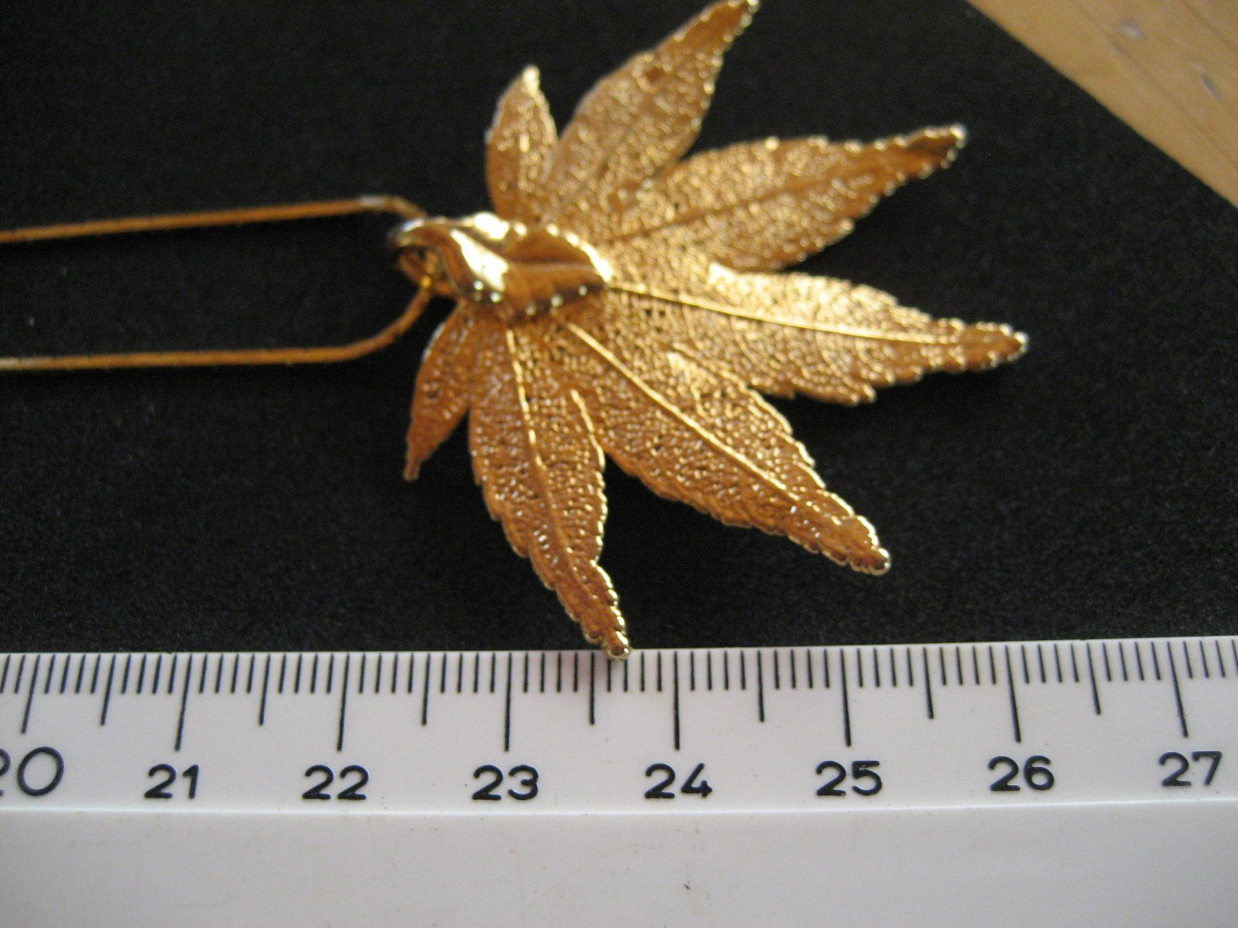 Catenine: Collier doré avec pendentif feuille d'érable, neuf – Nuovo e nell'imballaggio originale da Delémont venduto da marryb 3