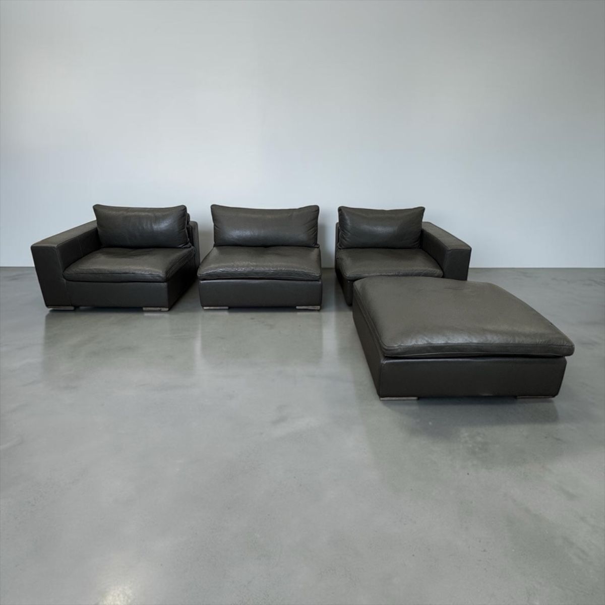 Sofas: FLY Modulares Ecksofa, Schwarz Nubukleder – Gebraucht aus Bachenbülach von Sofalab.swiss 1
