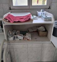 Massiver Holz-Wickeltisch für die Badewanne