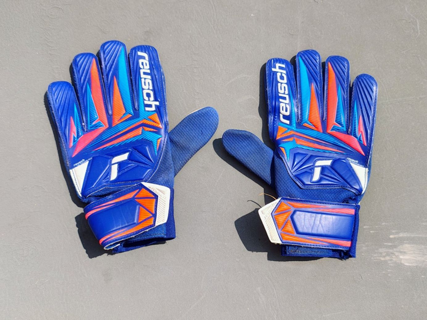 Reusch Kinderhandschuhe: REUSCH Attrakt Solid Torwarthandschuhe – Gebraucht aus Trin von KochGR07