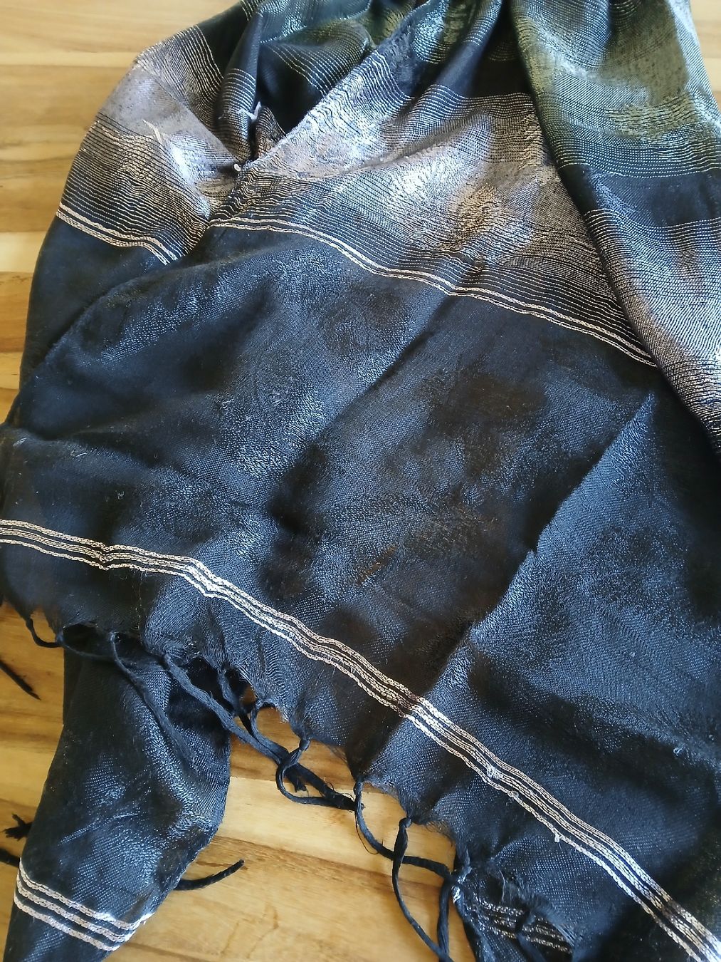 Foulards, Tücher & Schals: Elegant Scarf - Black with Silver Accents, Spring – Gebraucht aus Dübendorf von LoRi-2026 1