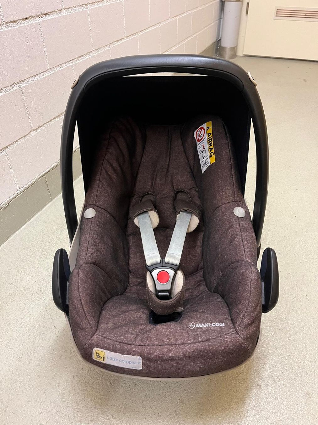 Maxi-Cosi Seggiolini per auto: Maxi Cosi mit Isofix Station – Usato da Willisau venduto da Geissbock12 3