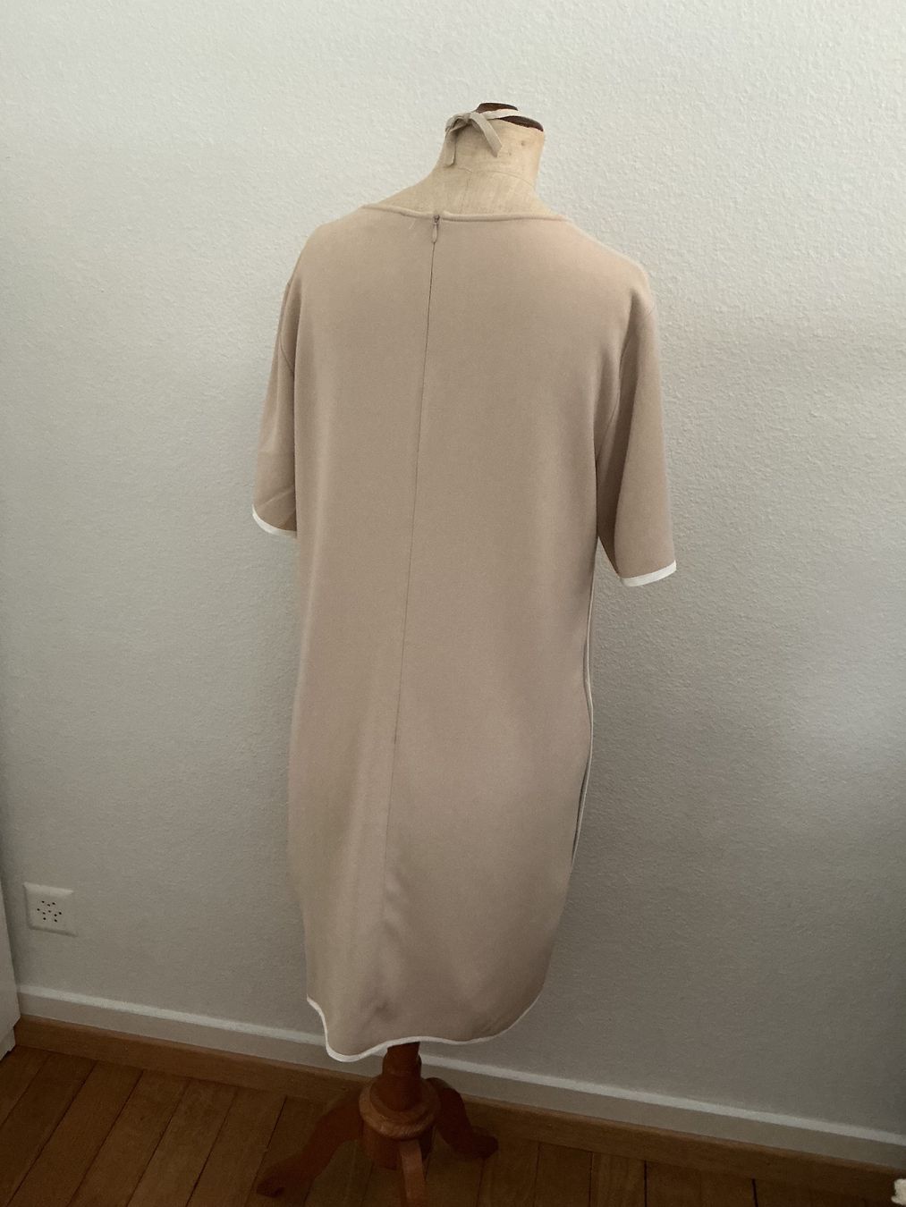Vestiti: ANTONELLI Firenze Kleid Gr. 38 Beige Top! – Nuovo (secondo la descrizione) da Zürich venduto da ves_w6wl 1