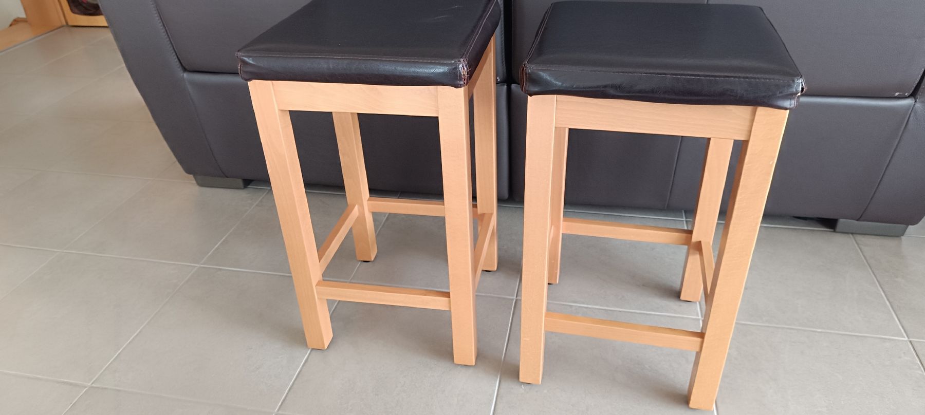 Hochstühle: 2 Barhocker braunes Echtleder Sitzhöhe 66 cm  – Gebraucht aus Wengi b. Büren von Rrehli