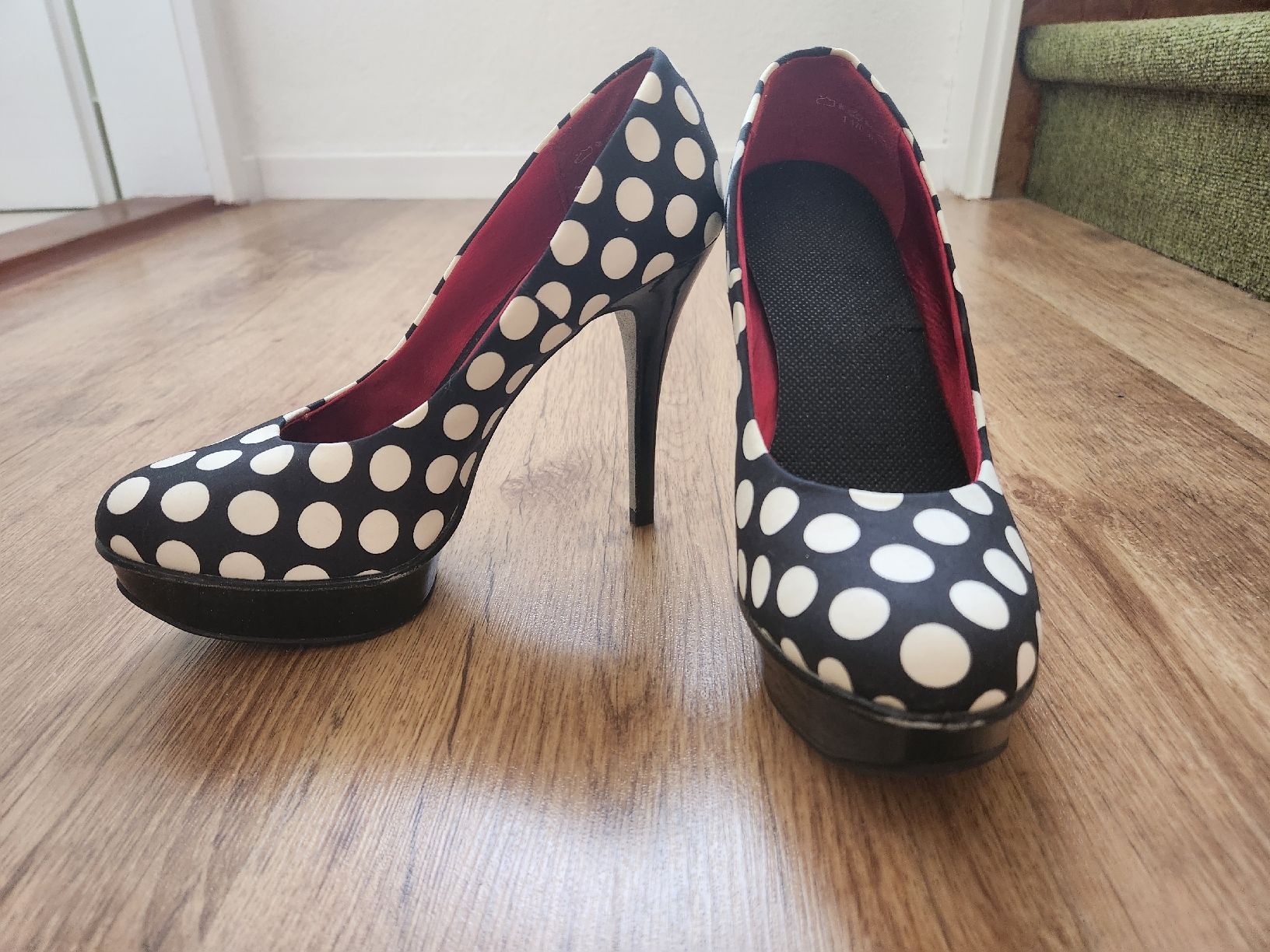 Scarpe da donna: Neue High Heels – Nuovo (secondo la descrizione) da Tägerwilen venduto da DoBi223