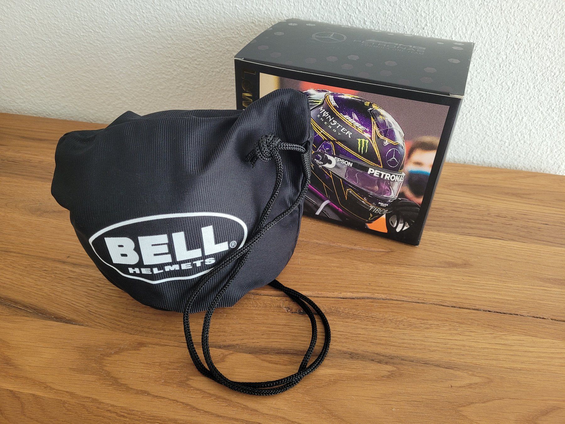 Modellbausätze & Standmodelle: Lewis Hamilton Mini-Helm 1:2 Special Edition #44 – Neu und originalverpackt aus Uitikon Waldegg von patu_2hsp 4