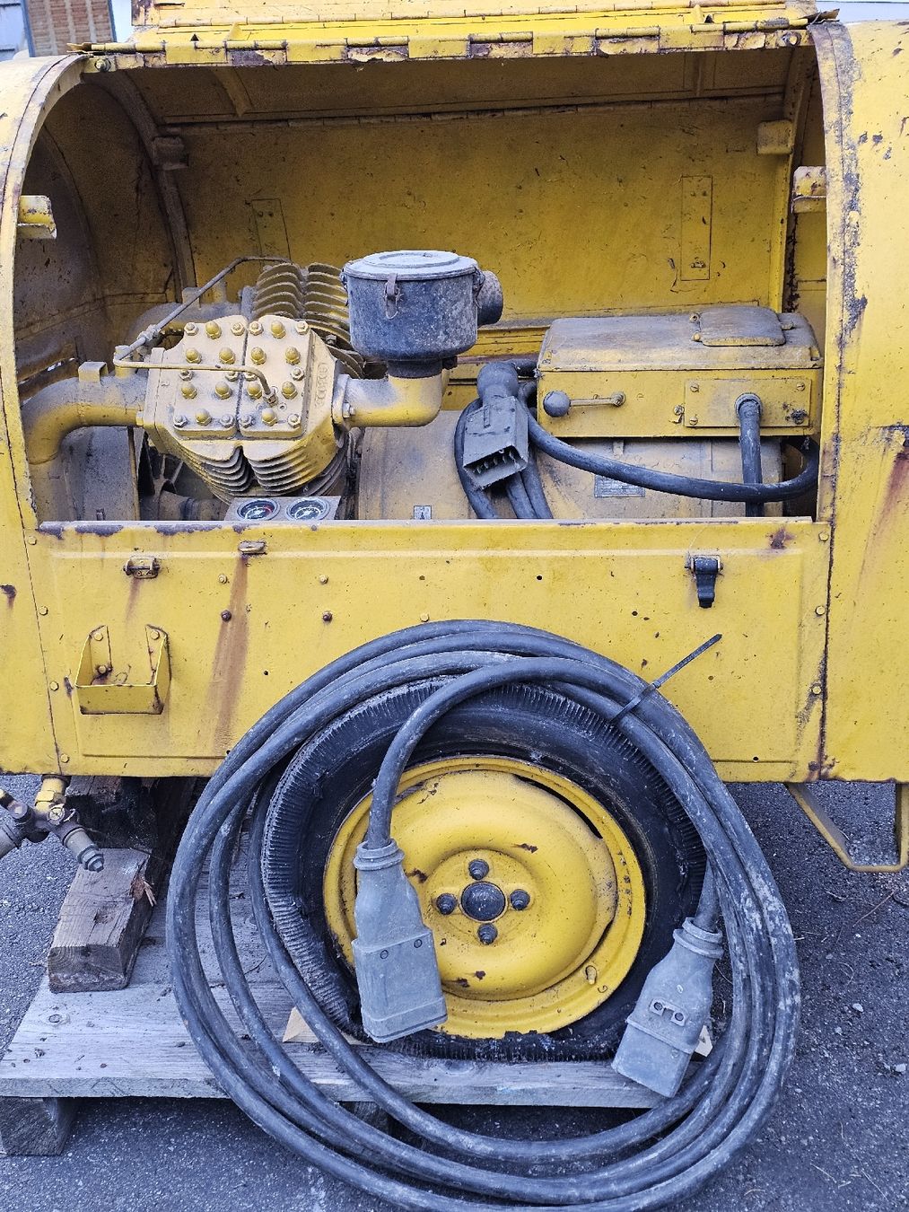 Compressori: Kompressor / Compresseur Pokorny Robot 380V JL – Difettoso da Collonges venduto da arashee 1