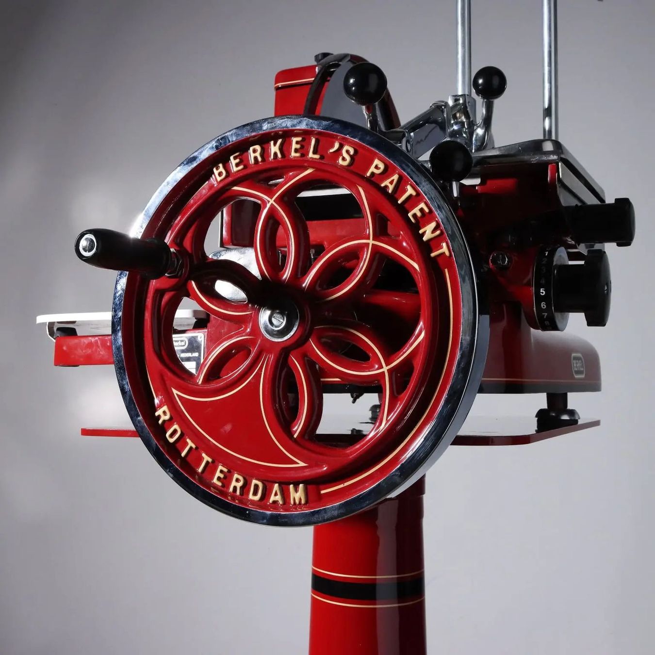 Tutti gli attrezzi: Berkel Mod. 115 Fliegende Schneidemaschine mit Sockel – Nuovo (secondo la descrizione) da Biasca venduto da Nicolas.Ney 2