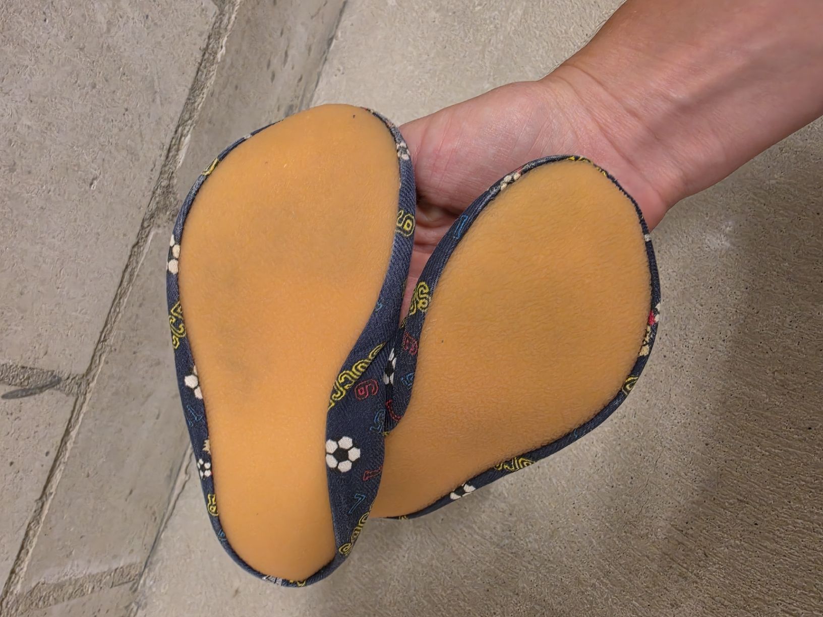 Scarpe per ragazzi: Täppeli jungs Grösse 27 – Usato da Rickenbach Sulz venduto da VickyJolina 2