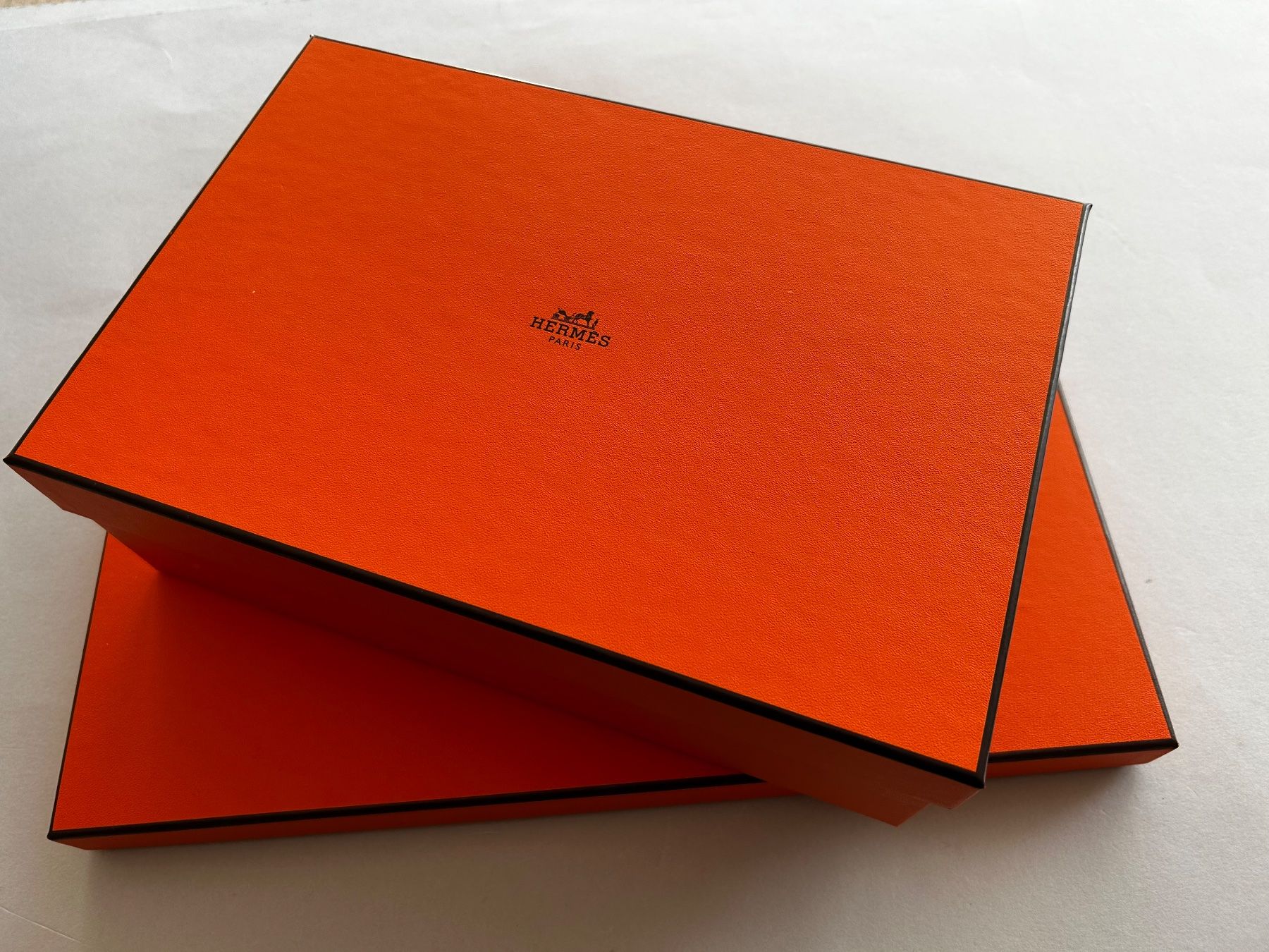 Hermès Sonstige Dekorationen & Accessoires: 2 Hermès Boxen Orange Geschenkboxen Box Set – Gebraucht aus Zürich von Coffeetable88 1