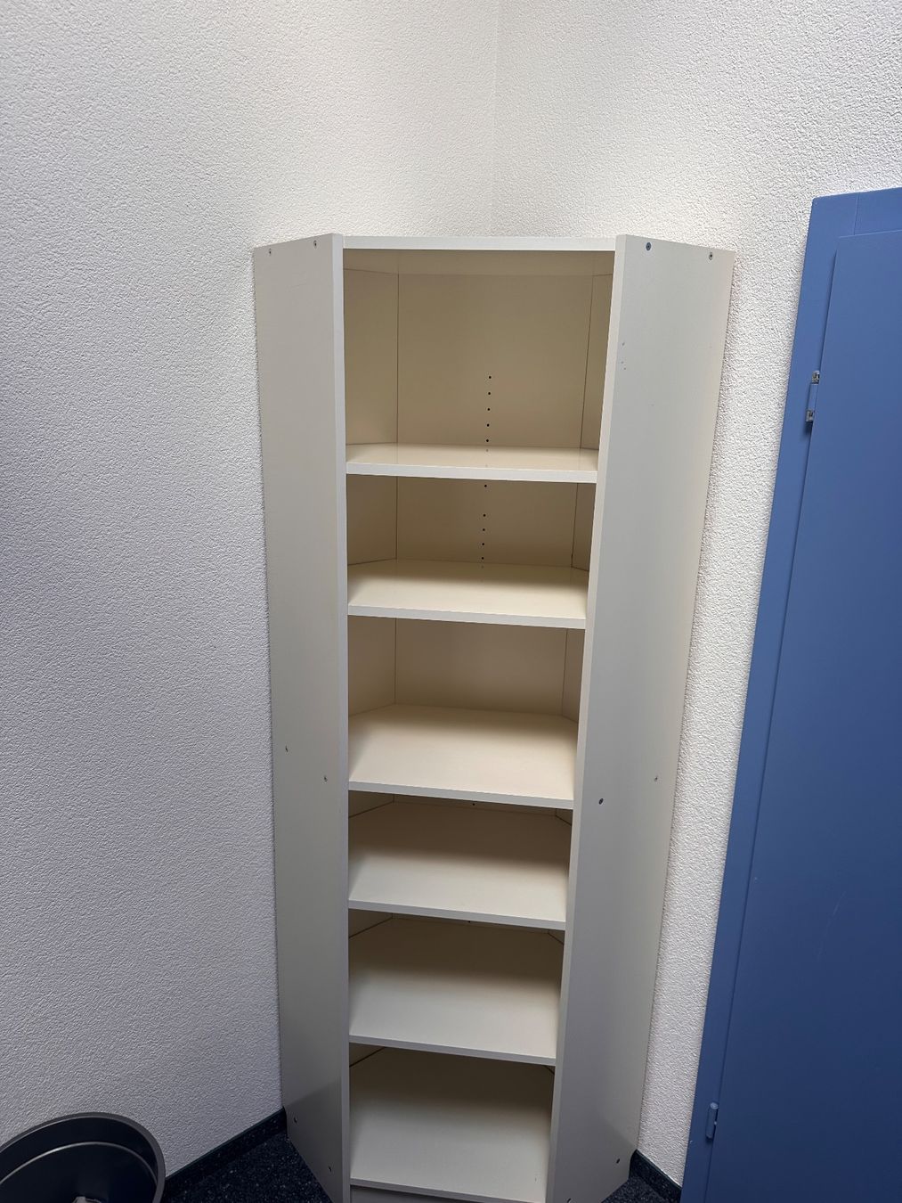 Regale: Eckregal – Gebraucht aus Winterthur von StiftungSchleife