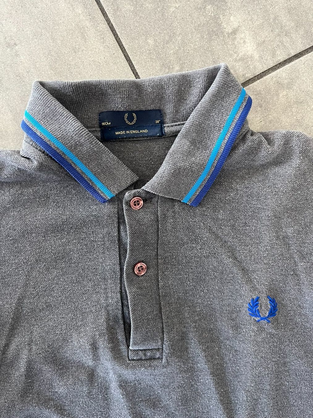 Fred Perry Magliette Polo: FRED PERRY Poloshirt Dunkelgrau – Usato da Otelfingen venduto da Denis_ZH 2