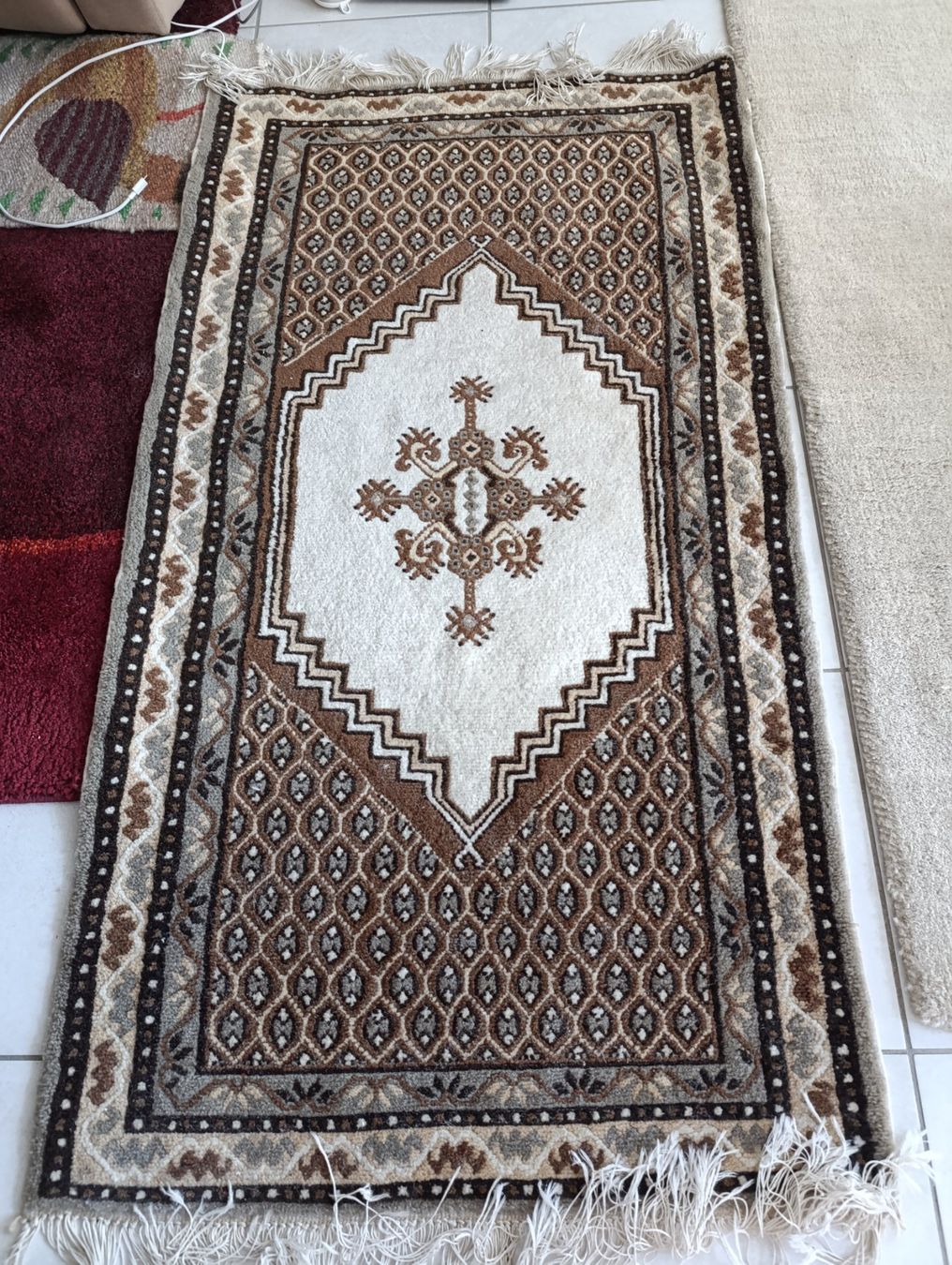 Teppiche: Tapis tunisien – Gebraucht aus St-Cergue von Neviana