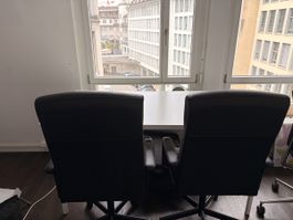 Büroset aus 2 Bürostühlen und Bürotisch (verstellbar)