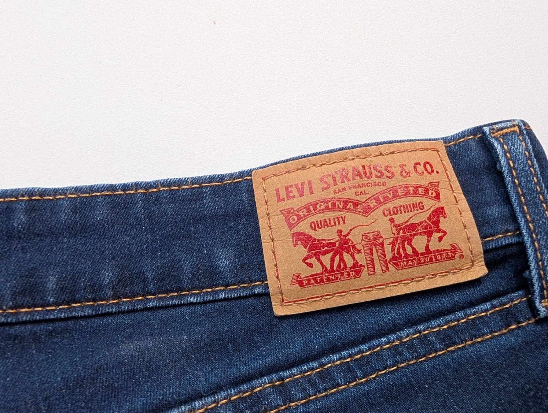 Levi's Jeans: Levi's Damen Jeans, Grösse 31, Dunkelblau, Elastan – Gebraucht aus Cugnasco von tizianaq 4