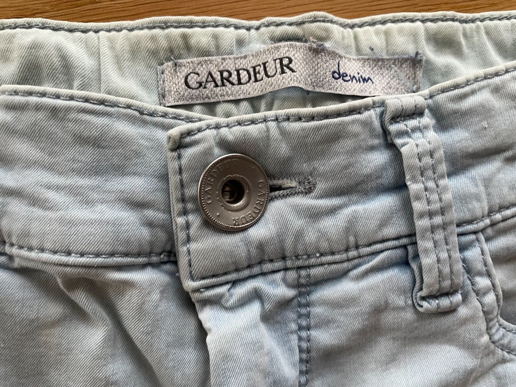 Jeans: Jeans Shorts Gr. S – Usato da Möhlin venduto da Halylea 1